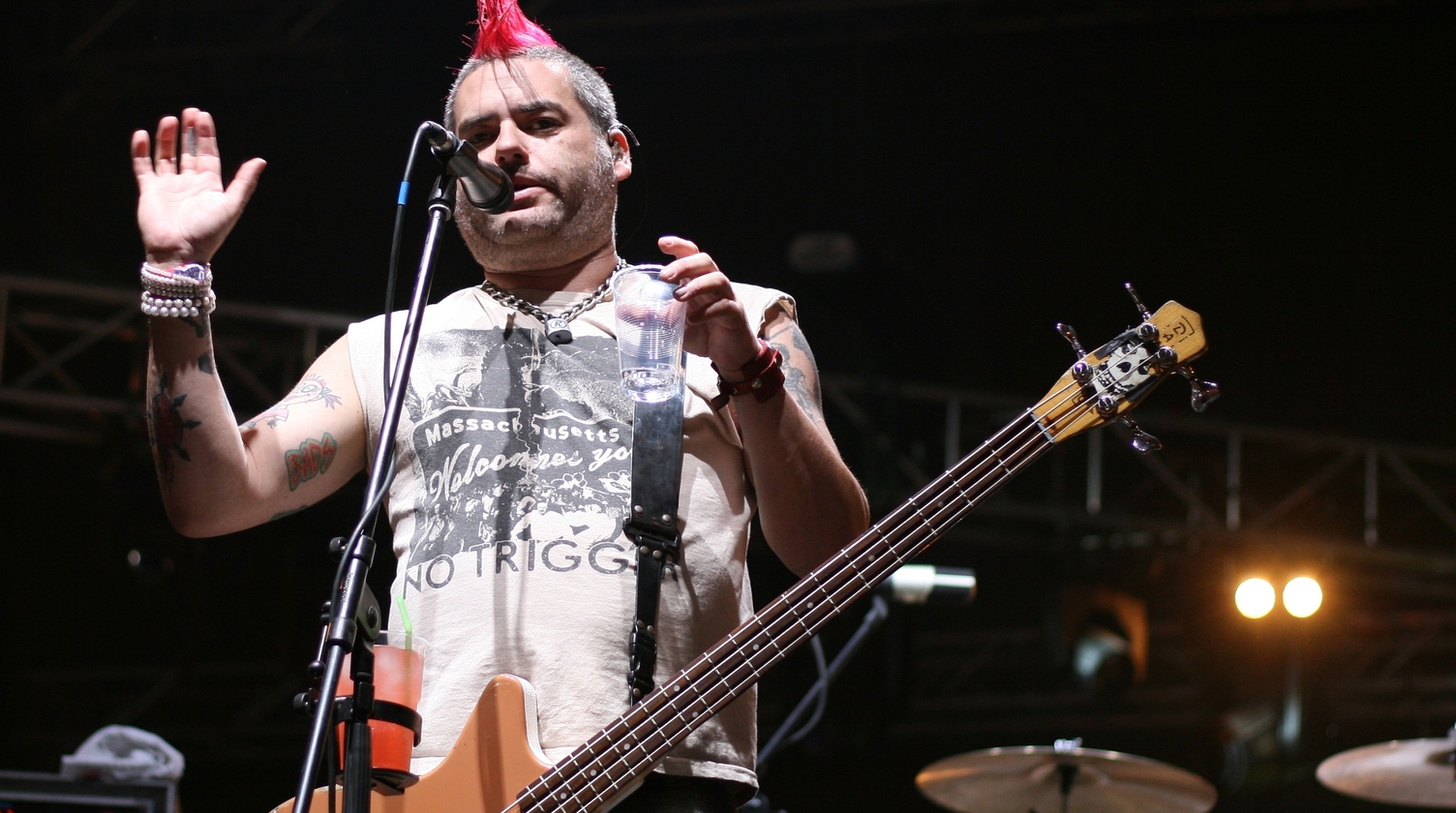 Fat Mike's Blue Hair: A Punk Rock Icon's Signature Look - wide 9