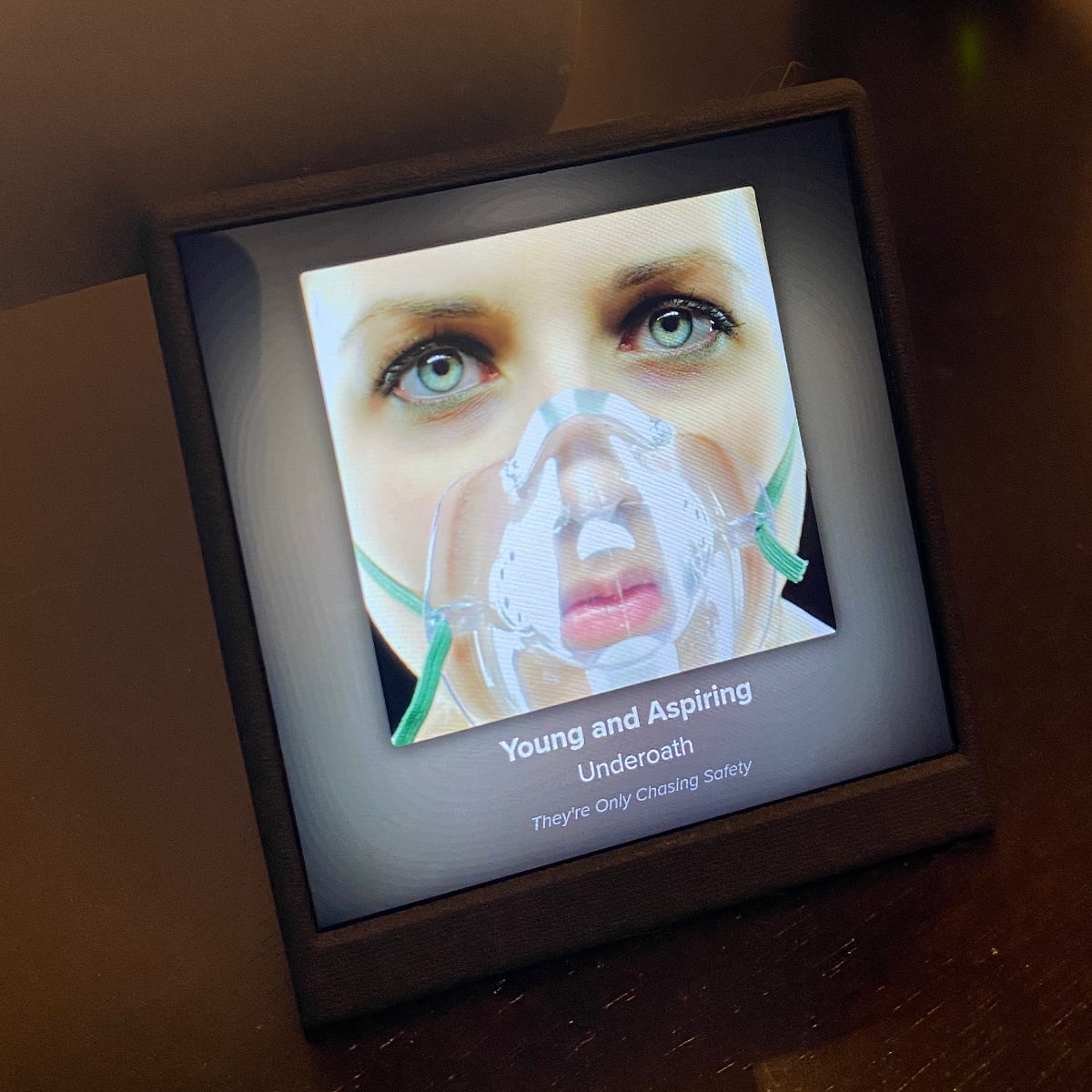 Nowify 2: a Spotify Now Playing Screen for Raspberry Pi / jon ashcroft